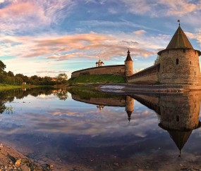 卵巢有好多小卵泡（卵巢有好多小卵泡正常吗）