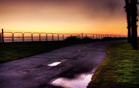 刚刚怀孕右侧小腹隐隐作痛（怀孕右侧小腹隐隐作痛正常吗）