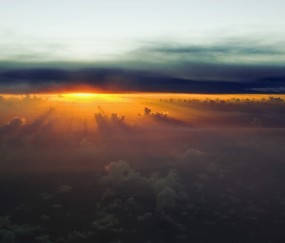 小孩发烧后眼睛突然肿起来了（小孩发烧后眼睛突然肿起来了怎么回事）